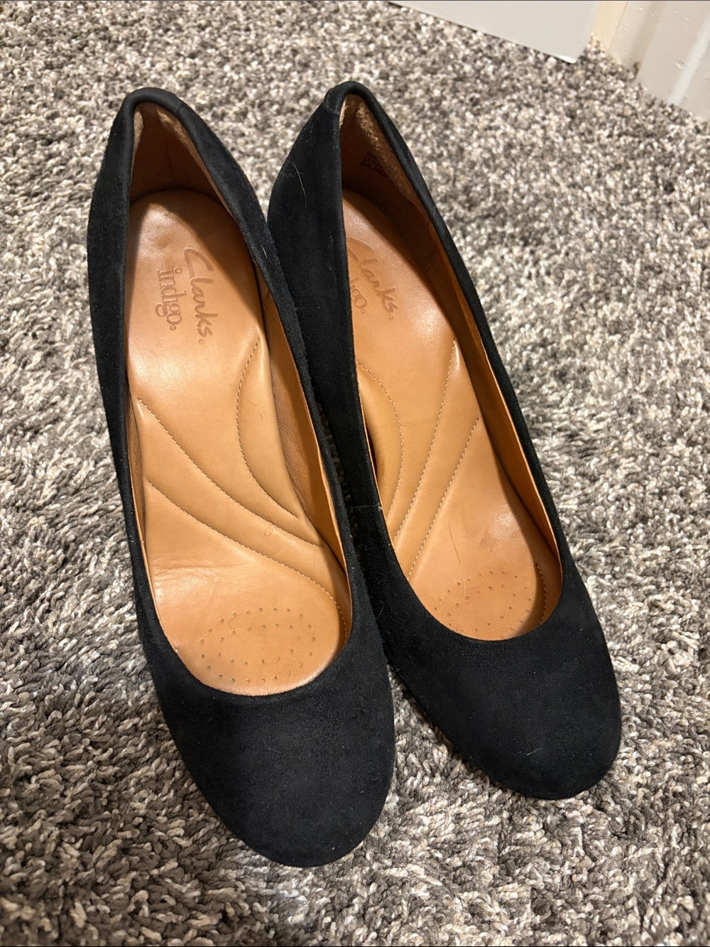Clarks Black Suede Women's Rounded Toe Pumps